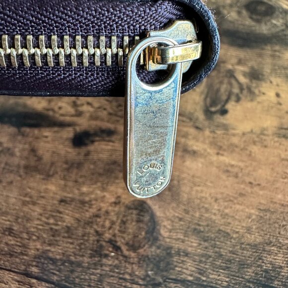 Louis Vuitton Monogram Vernis Zippy Wallet in Amarante M90416 - Picture 8 of 16